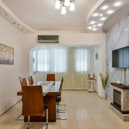 2br Flat In Center And Sea Walk * Várna